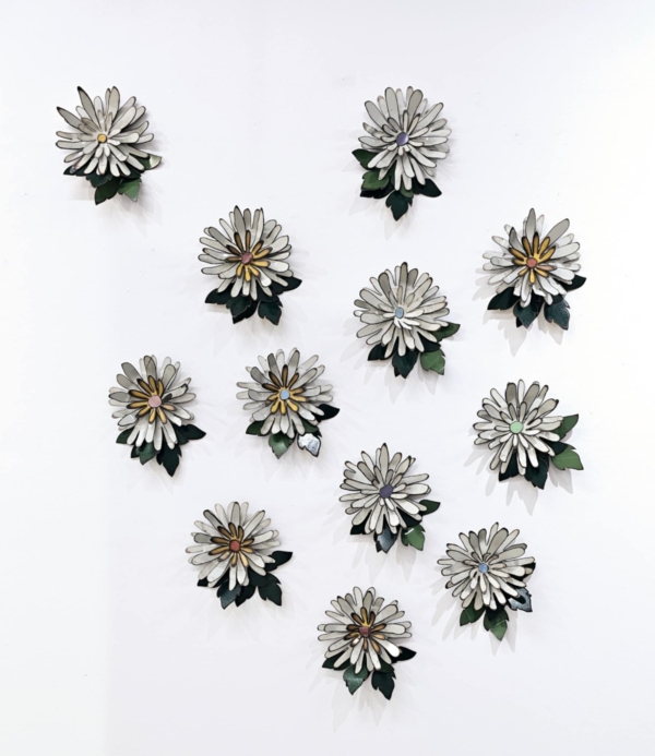 METcALfe, Daisy Corsage